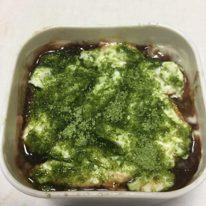 わらび餅と豆乳ヨーグルトのグリーンティ風味